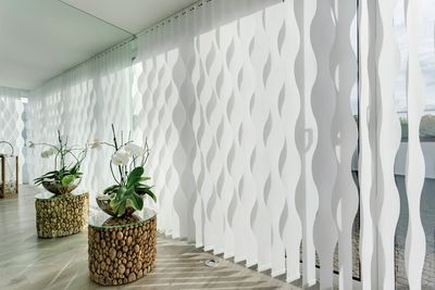 Sistemas de bandas verticales, SG 2910, Multi Visio, Private Home, Poole Dorset, United Kingdom, Vertical Waves