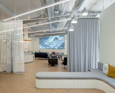 Systèmes de rideaux, SG 6970, Colorama 2, Mediabrands Headquarters, Madrid, Spain