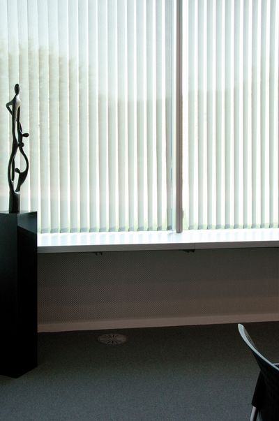 Sistemas de bandas verticales, SG 2910, Room shot "Rivella Headquarters", Rothrist, Switzerland