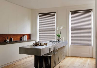 Sistemas de Venecianas, SG 8960, Room shot, wood slats 50mm