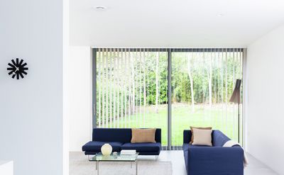 Sistemas de bandas verticales, SG 2910, Multi Visio, Gerrards Cross, London, United Kingdom