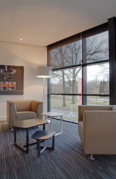 Sistemas de enrollables, SG 4910, Multiscreen 1-10%, Room shot "Hesslink Coffee", Winterswijk, Netherlands