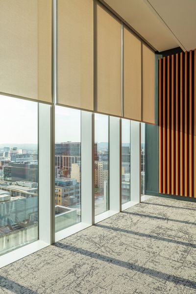 Systèmes stores enrouleurs, SG 4960, Versascreen 1-10%, Virgin Money, Glasgow, Scotland, United Kingdom